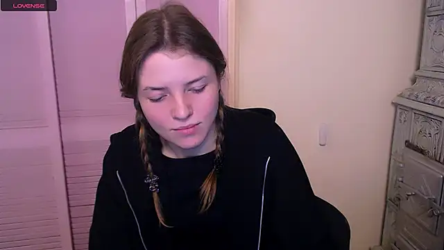 Snapshot of MissOliviaa_ chatting on December 21, 3:20 pm MissOliviaa online show from December 21, 3:20 pm