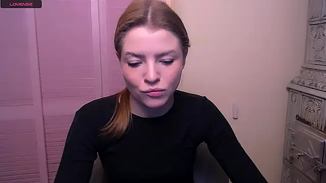 Snapshot of MissOliviaa_ chatting on December 22, 7:33 am MissOliviaa online show from December 22, 7:33 am