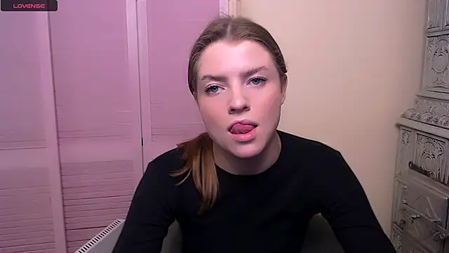 Snapshot of MissOliviaa_ chatting on December 22, 10:38 am MissOliviaa online show from December 22, 10:38 am