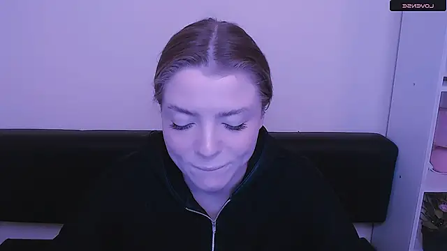 Snapshot of MissOliviaa_ chatting on December 30, 7:37 am MissOliviaa online show from December 30, 7:37 am