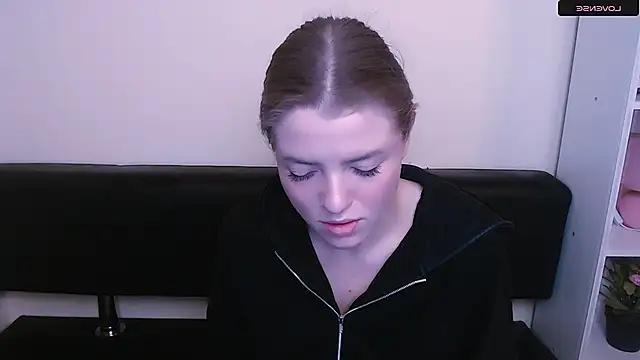 Snapshot of MissOliviaa_ chatting on January 3, 12:08 pm MissOliviaa online show from January 3, 12:08 pm