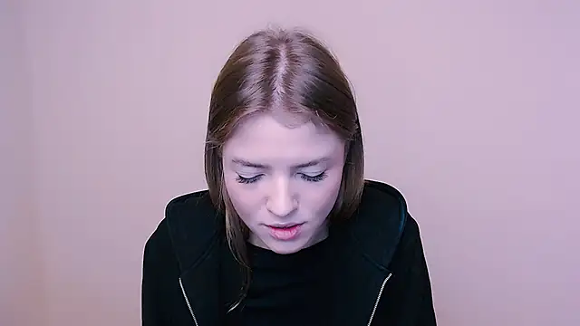 Snapshot of MissOliviaa_ chatting on January 4, 12:38 pm MissOliviaa online show from January 4, 12:38 pm