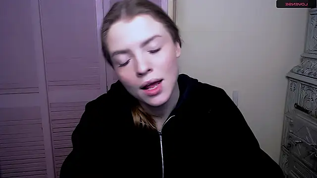 Snapshot of MissOliviaa_ chatting on January 5, 10:32 am MissOliviaa online show from January 5, 10:32 am