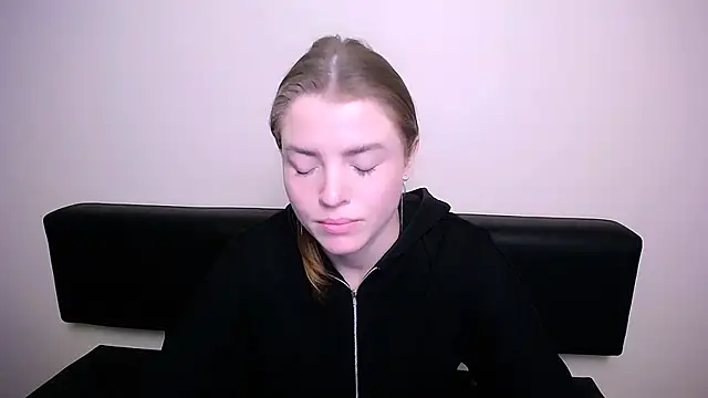 Snapshot of MissOliviaa_ chatting on January 31, 8:43 am MissOliviaa online show from January 31, 8:43 am