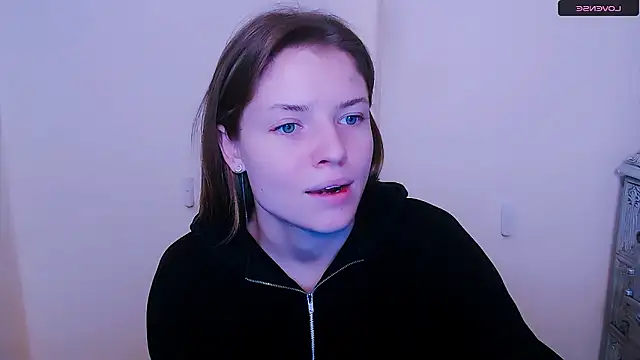 Snapshot of MissOliviaa_ chatting on February 1, 12:37 pm MissOliviaa online show from February 1, 12:37 pm