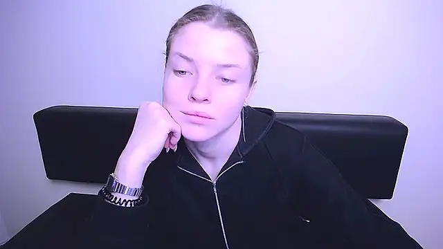 Snapshot of MissOliviaa_ chatting on February 4, 9:49 am MissOliviaa online show from February 4, 9:49 am