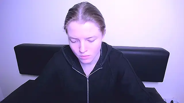 Snapshot of MissOliviaa_ chatting on February 4, 1:48 pm MissOliviaa online show from February 4, 1:48 pm