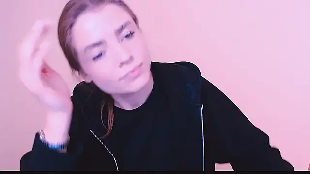 Snapshot of MissOliviaa_ chatting on February 10, 11:25 am MissOliviaa online show from February 10, 11:25 am