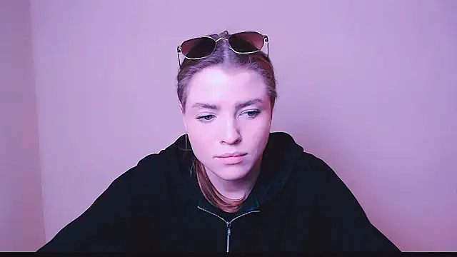 Snapshot of MissOliviaa_ chatting on February 10, 2:26 pm MissOliviaa online show from February 10, 2:26 pm