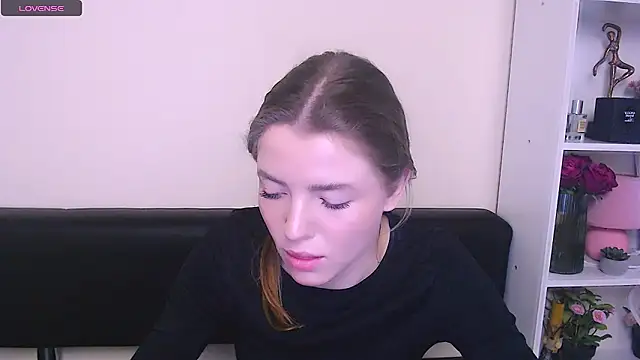 Snapshot of MissOliviaa_ chatting on February 14, 11:21 am MissOliviaa online show from February 14, 11:21 am