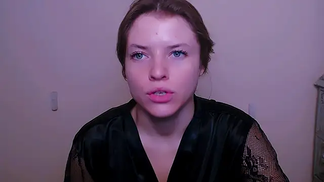 Snapshot of MissOliviaa_ chatting on February 15, 4:45 pm MissOliviaa online show from February 15, 4:45 pm