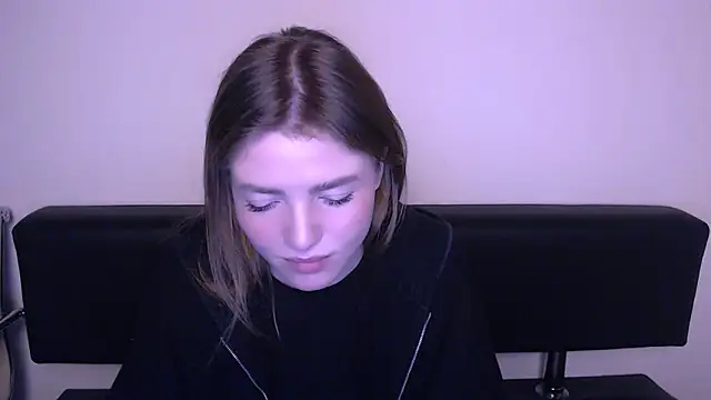 Snapshot of MissOliviaa_ chatting on February 19, 1:28 pm MissOliviaa online show from February 19, 1:28 pm