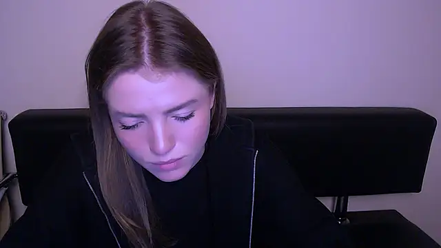 Snapshot of MissOliviaa_ chatting on February 20, 10:15 pm MissOliviaa online show from February 20, 10:15 pm