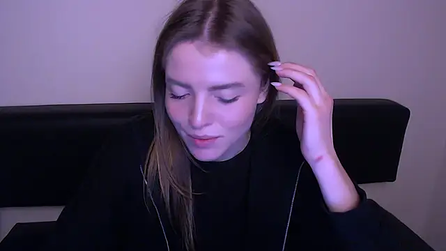 Snapshot of MissOliviaa_ chatting on February 21, 1:33 am MissOliviaa online show from February 21, 1:33 am