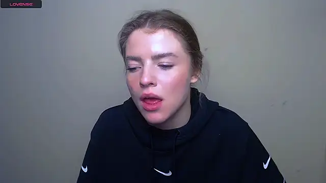 Snapshot of MissOliviaa_ chatting on February 26, 2:46 pm MissOliviaa online show from February 26, 2:46 pm