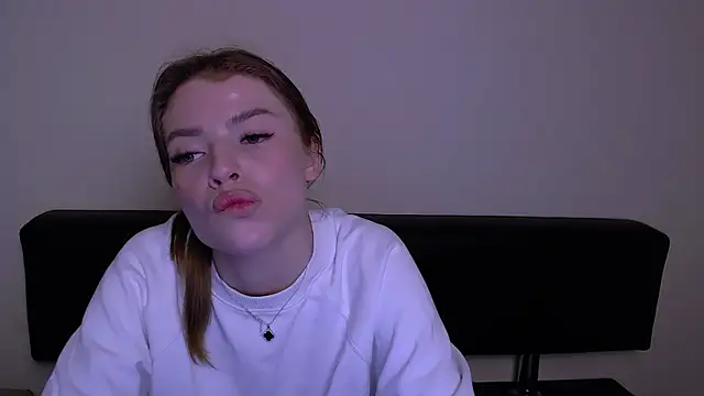 Snapshot of MissOliviaa_ chatting on March 5, 12:44 pm MissOliviaa online show from March 5, 12:44 pm