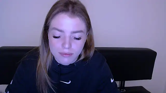 Snapshot of MissOliviaa_ chatting on March 6, 8:41 am MissOliviaa online show from March 6, 8:41 am