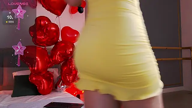 Snapshot of Smiley_Mia chatting on February 13, 5:37 am Smiley Mia online show from February 13, 5:37 am