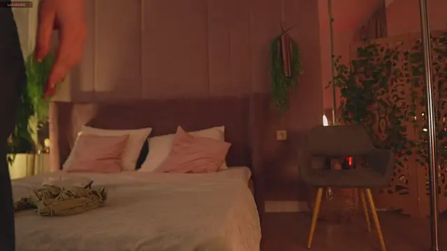 Smiley Mia online show from November 12, 5:08 am