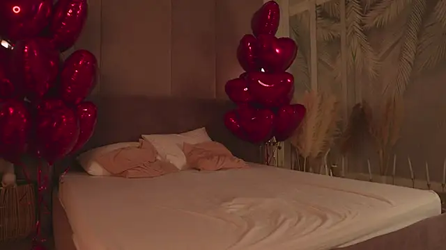 Smiley Mia online show from February 13, 5:03 am