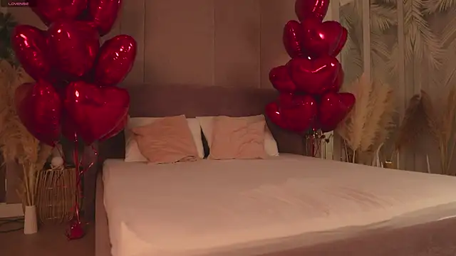 Smiley Mia online show from February 14, 5:04 am