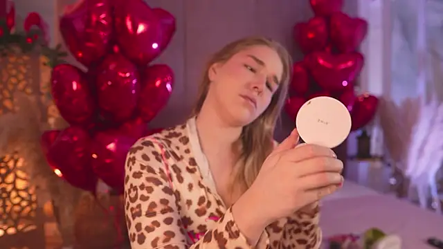 Smiley Mia online show from February 21, 5:08 am