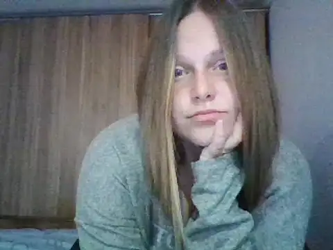 Evasapples online show from March 7, 8:55 pm