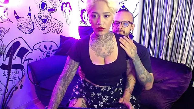 Snapshot of tatouagendecouple chatting on January 10, 4:44 am tatouagendecouple online show from January 10, 4:44 am