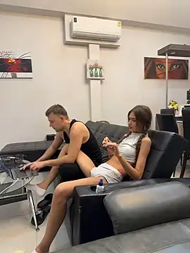 Snapshot of dreamgirls100 chatting on December 31, 12:46 pm dreamgirls100 online show from December 31, 12:46 pm