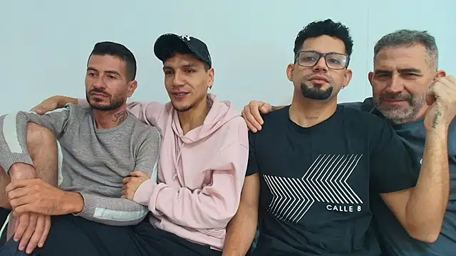 Snapshot of Benjamin_show chatting on November 11, 3:56 pm Benjamin show online show from November 11, 3:56 pm