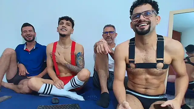 Snapshot of Benjamin_show chatting on November 28, 10:45 pm Benjamin show online show from November 28, 10:45 pm