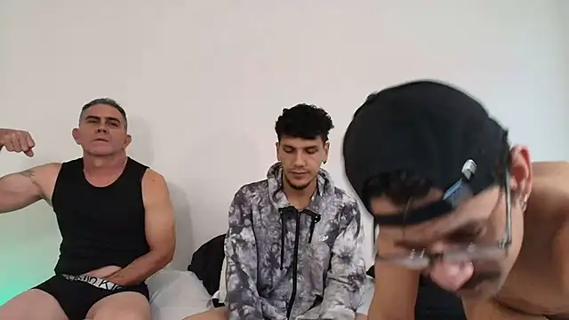 Snapshot of Benjamin_show chatting on February 2, 8:40 pm Benjamin show online show from February 2, 8:40 pm