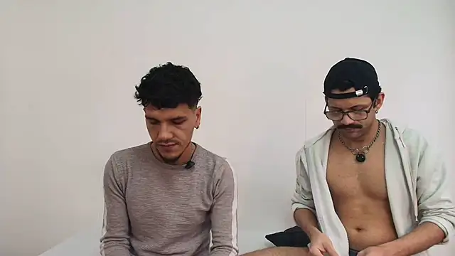 Snapshot of Benjamin_show chatting on February 5, 2:43 pm Benjamin show online show from February 5, 2:43 pm