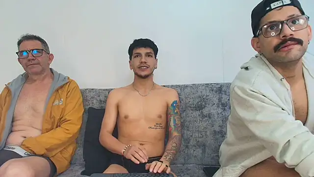 Snapshot of Benjamin_show chatting on February 16, 3:30 pm Benjamin show online show from February 16, 3:30 pm