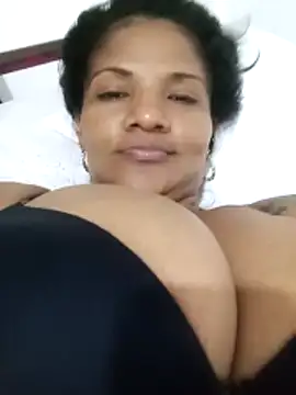 Snapshot of alejandraboobs07 chatting on December 6, 3:41 am alejandraboobs07 online show from December 6, 3:41 am