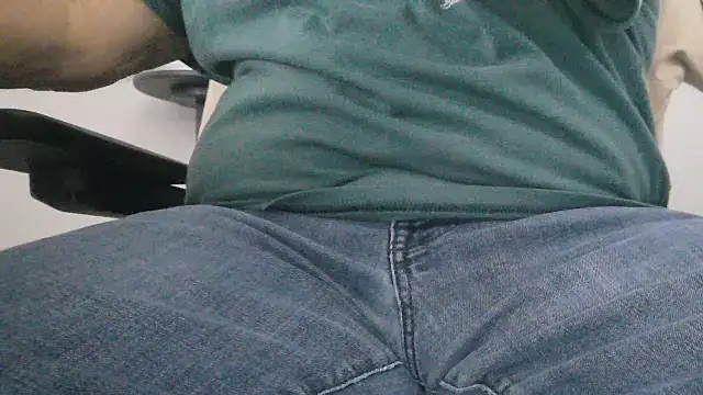 Snapshot of Leo_Sanders chatting on February 25, 3:21 pm Leo Sanders online show from February 25, 3:21 pm