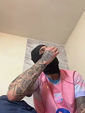 Snapshot of chavito2223 chatting on February 17, 2:13 pm chavito2223 online show from February 17, 2:13 pm