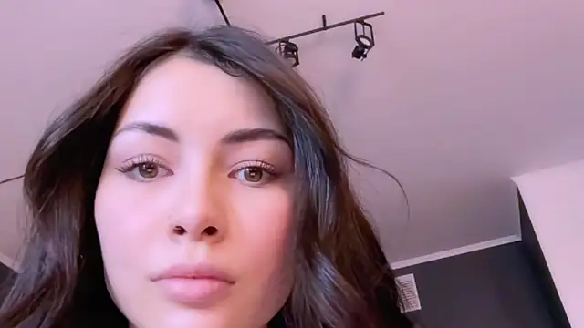 valorant girl online show from March 7, 2:56 pm