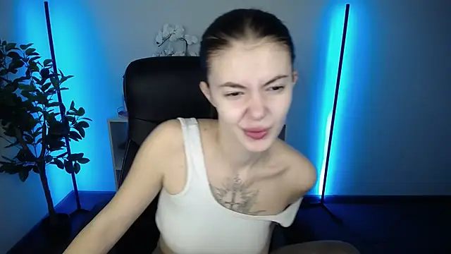 Snapshot of Ritaneer chatting on November 29, 9:01 am Ritaneer online show from November 29, 9:01 am