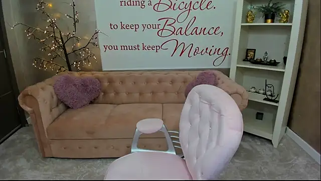 nicolee   19 online show from December 11, 7:14 pm