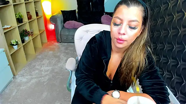 nicolee   19 online show from January 14, 10:34 pm