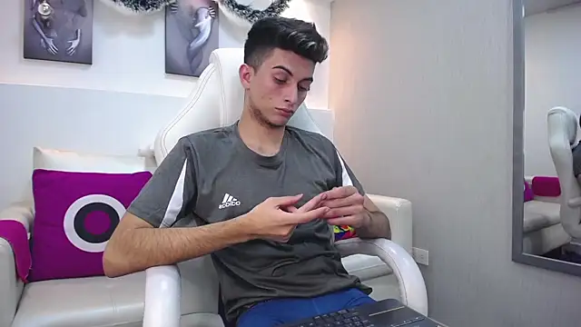 Snapshot of MrWilliseo chatting on December 17, 11:27 pm MrWilliseo online show from December 17, 11:27 pm