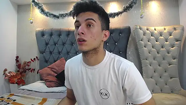 Snapshot of MrWilliseo chatting on December 20, 7:50 pm MrWilliseo online show from December 20, 7:50 pm