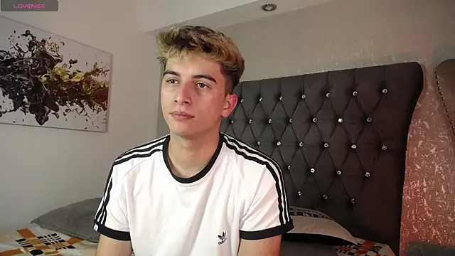 Snapshot of MrWilliseo chatting on September 13, 8:25 am MrWilliseo online show from September 13, 8:25 am