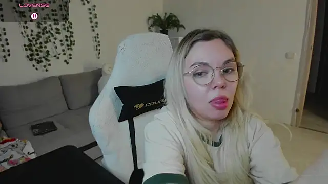 whoa-hoa-hoa-hoa-hoa online show from January 14, 8:03 pm