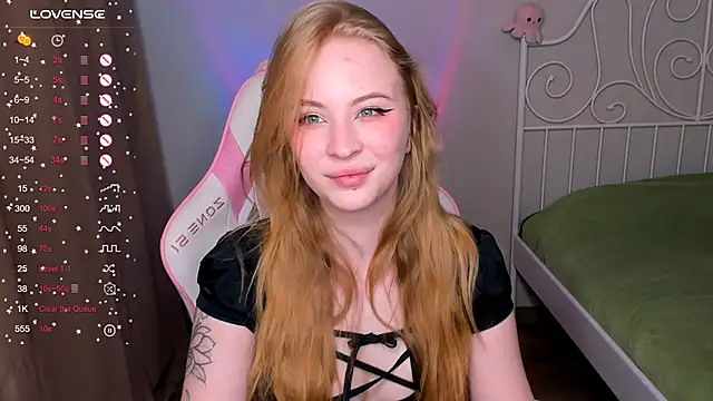 Snapshot of lilKitty_Melanie chatting on November 1, 9:39 pm lilKitty Melanie online show from November 1, 9:39 pm