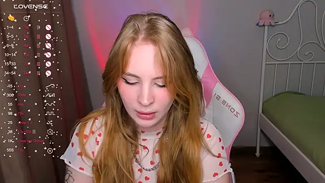 Snapshot of lilKitty_Melanie chatting on November 2, 7:38 pm lilKitty Melanie online show from November 2, 7:38 pm