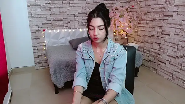 Snapshot of Vanse_lust chatting on December 7, 4:58 pm Vanse lust online show from December 7, 4:58 pm