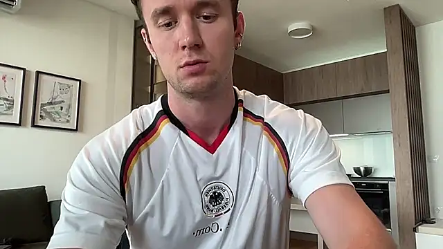 Snapshot of cute_mark chatting on July 16, 12:55 pm cute mark online show from July 16, 12:55 pm