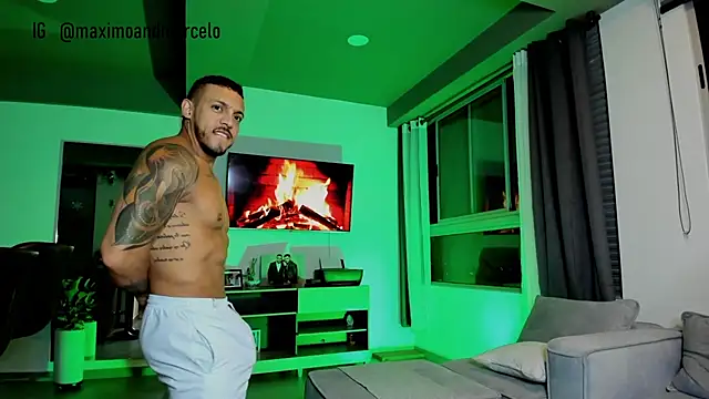 Snapshot of Maximo_Marcelo chatting on January 10, 12:17 am Maximo Marcelo online show from January 10, 12:17 am